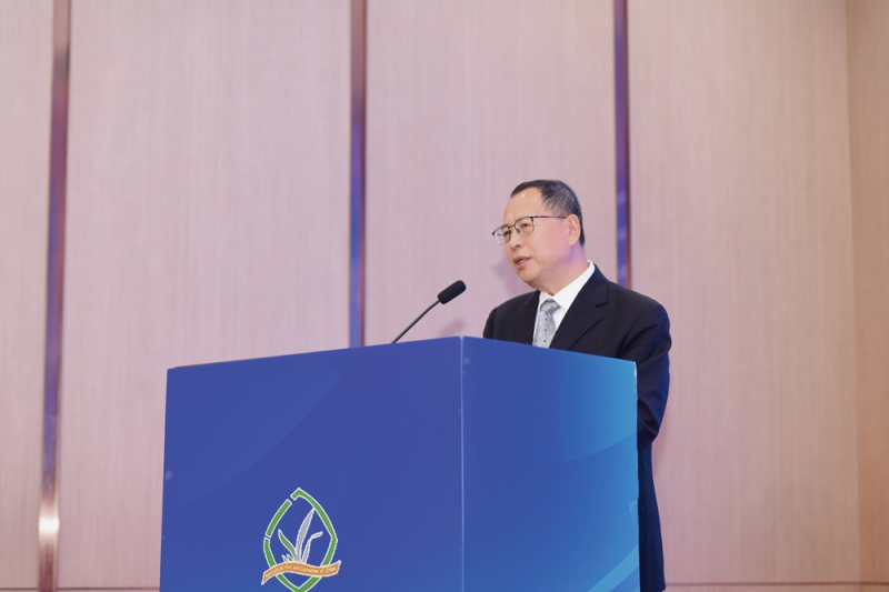 1-中國輕工業(yè)聯(lián)合會兼職副會長、中國塑料加工工業(yè)協(xié)會理事長王占杰